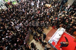 Menunggu BTN Menunggang Kuda Besar