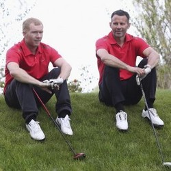 Bantu Giggs, Scholes Kembali ke MU