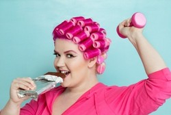 Makan Cokelat Porsi Kecil? Bayar Kalorinya dengan Jalan Kaki 10 Menit