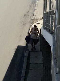 Mengaku Bekas Intelijen, Bule Ini Menggelandang di Jalanan Jakarta