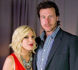 Diselingkuhi Suami, Tori Spelling Ungkap Drama Pernikahan di Seri Dokumenter