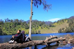 Romantisnya Puncak Semeru dan Ranu Kumbolo