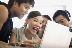 97% Bawa Gadget, Wisatawan Indonesia Paling Eksis Sedunia