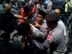 Demo Tolak Kedatangan Boediono di Semarang, 4 Mahasiswa Diamankan