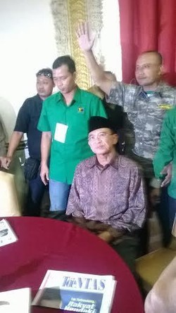 Suryadharma Tidak Pakai Jas Hijau PPP, Ini Kata Emron dan Romi