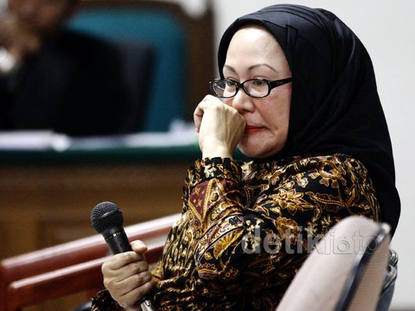 Ratu Atut Bersaksi Untuk Akil