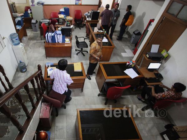 Kantor Kecamatan Ciracas Pindah ke Rumah