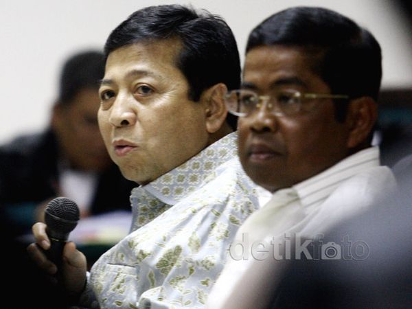 Sekjen dan Ketua Fraksi Golkar Jadi Saksi Akil