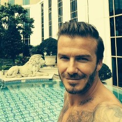 Gaya Selfie Topless ala David Beckham