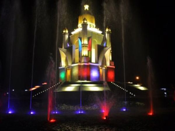 Pesona Monumen Lombok Barat Bangkit