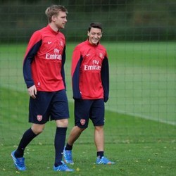 Oezil Ditantang Tampil Lebih Konsisten