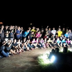 Berbagi Pengalaman di Bawah Replika Piala Thomas-Uber