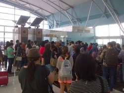 Ini Antrean Penumpang di Cengkareng Akibat Insiden Virgin di Bali