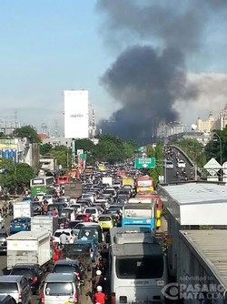 Ini Penampakan Kemacetan Imbas Kebakaran di Pasar Senen
