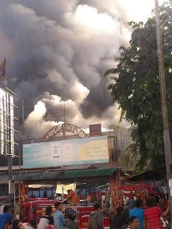 5 Penampakan Dahsyatnya Kobaran Api yang Meluluhkan Pasar Senen