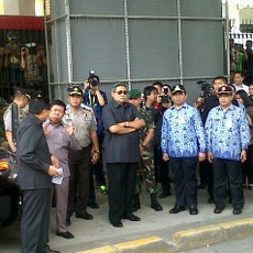 SBY Tinjau Kebakaran Pasar Senen, Langsung Berkoordinasi di Bawah Jembatan Penyeberangan