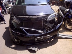 Rem Blong, TransJ Terlibat Kecelakaan dengan 5 Mobil