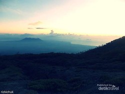 Sunrise di Gunung Ijen, Saat Mentari Hangatkan Banyuwangi