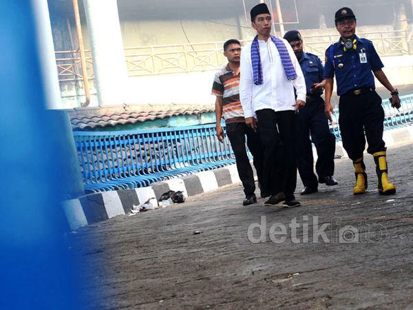 Jokowi Tinjau Kebakaran Pasar Senen