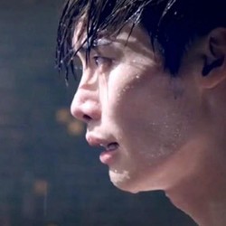 Lee Jong Suk Pamer Badan Six-Pack di Trailer Baru Doctor Stranger