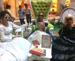 Koleksi Kacamata Hitam Penuh Bunga di Koleksi Terbaru Optik Seis