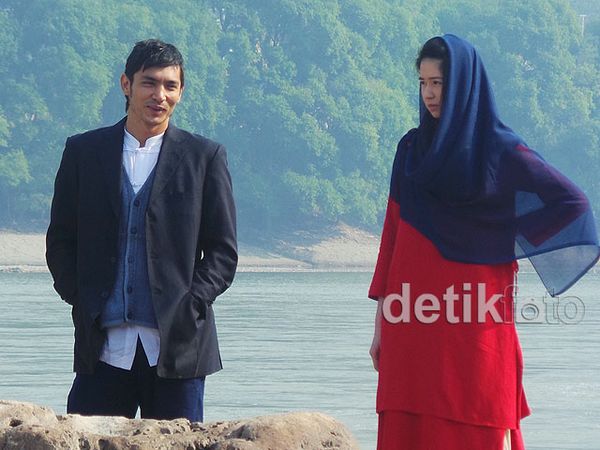 Haji Backpacker Syuting di Tepi Sungai Yangzi