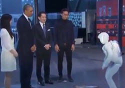 Honda Asimo Ajak Barack Obama Main Bola