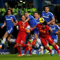 Si Merah yang Produktif vs Si Biru yang Kokoh di Belakang