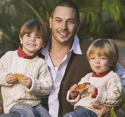 6 Selebriti Ini Pernah Jadi Bapak Rumah Tangga