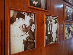 Ada Soekarno di Istana Kamboja!