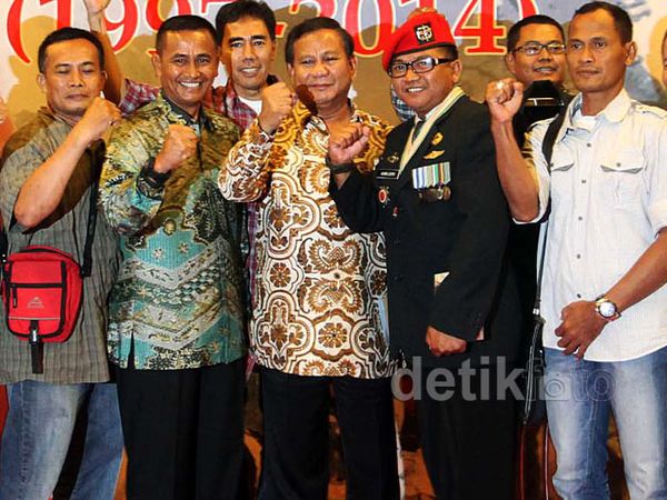 Prabowo Hadiri Peringatan 17 Tahun Merah Putih di Everest