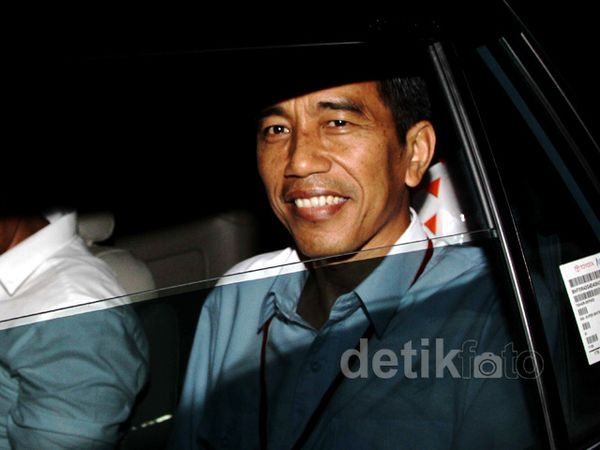 Jokowi Kunjungi Markas Bara JP