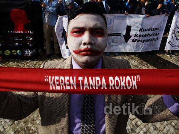 Mahasiswa Kedokteran Demo Tolak RUU Pertembakauan