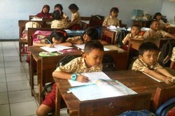 Pemkot Bekasi Beri Subsidi Pendidikan Sampai SMA