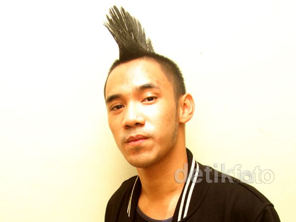 Rambut Mohawk Ikmal Band T.R.I.A.D