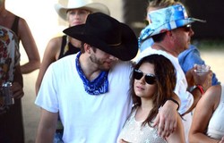 Foto: Perut Perut Hamil, Mila Kunis Dicium Mesra Ashton Kutcher