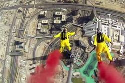 Ya Ampun, 2 Orang Lompat dari Burj Khalifa!