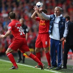 Ini Cara Mourinho Memarkir Dua Bus di Anfield