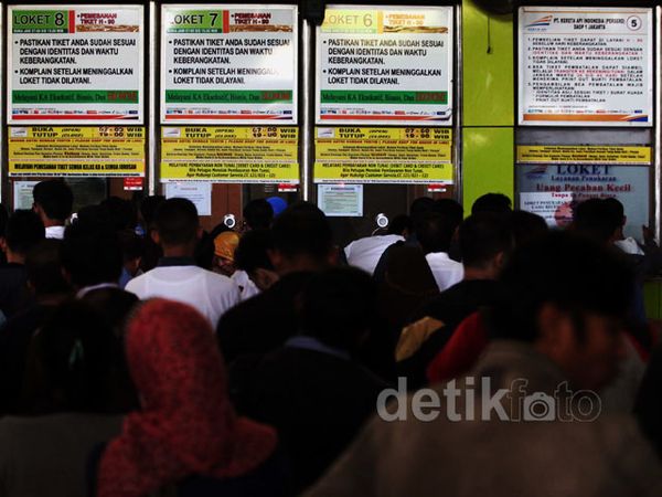Tiket Kereta Lebaran Ludes Diburu Warga