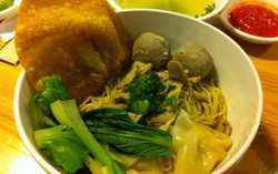 Eat Mie : Jajan Mie Gurih Ayam Kampung yang Lentur Alami