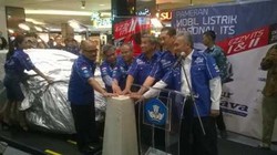Mendikbud Resmikan Pameran Mobil Listrik Buatan ITS