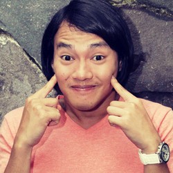 Populer Berkat Peran Kocak, Hardi Fadhillah Dikerubuti ABG dan Dicubit Ibu Hamil