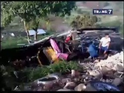Begini Kondisi Sesaat Usai Tabrakan Truk, Mobil dan Bus di Jalur Puncak