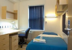 Menginap Murah di Luar Negeri, Coba Asrama Universitas!