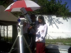 Warga Yogya Ramai-ramai Tonton Gerhana Matahari