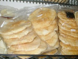 Sedikit Keras dengan Wangi Ikan Jadi Ciri Khas Kerupuk Palembang