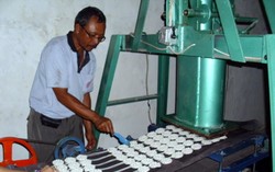 Inilah Tahapan Produksi Kerupuk di Pabrik