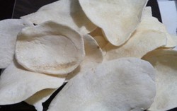 Bosan Kerupuk Biasa? Cicipi Kerupuk Keju dan Kerupuk Bawang yang Unik