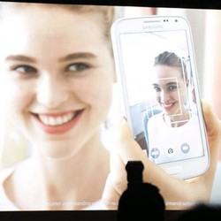 Cheese... Galaxy K Zoom Dilengkapi Alarm Selfie