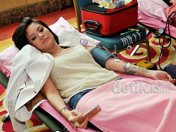 Aline Adita Rajin Donor Darah